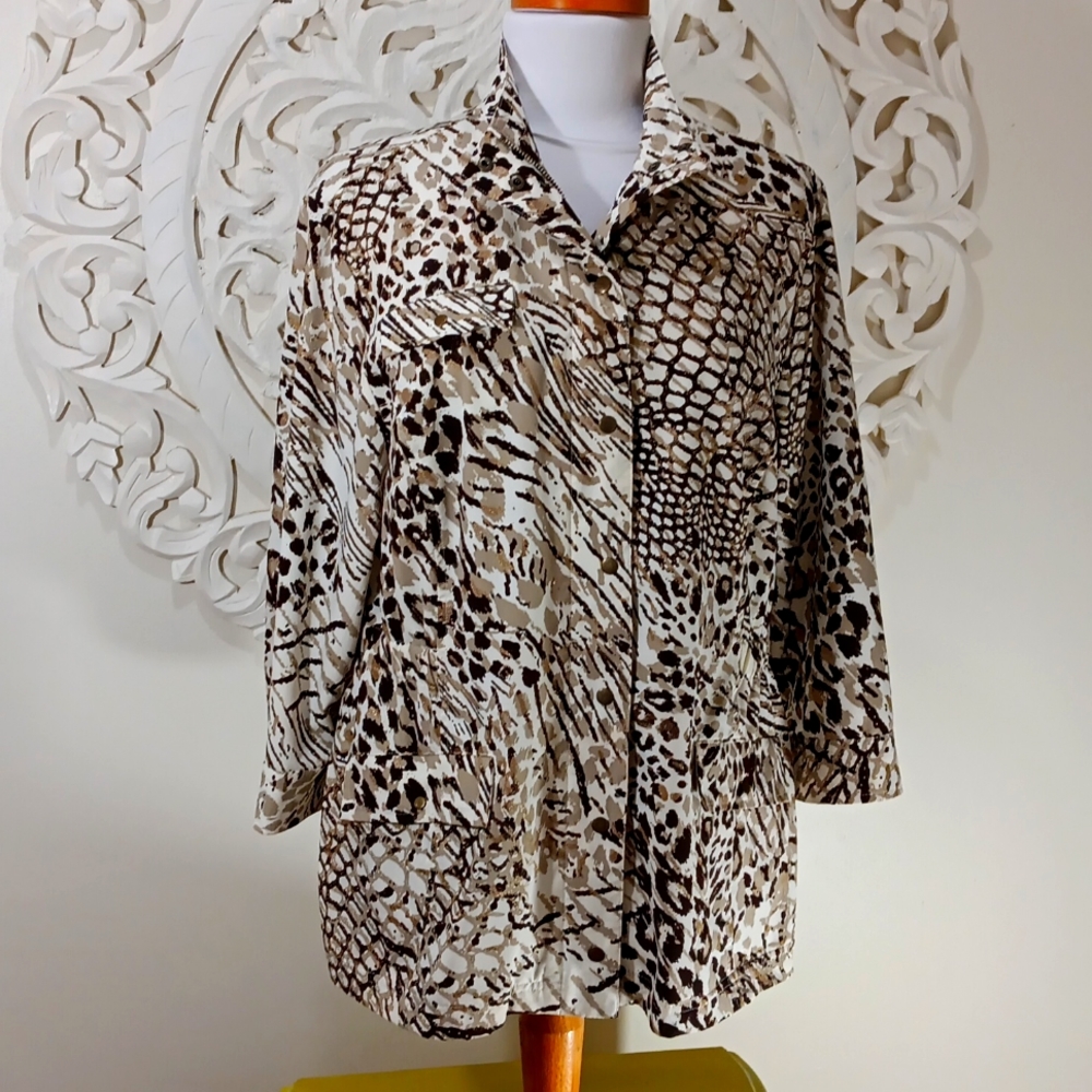 CHICO'S ANIMAL PRINT TOP SIZE L